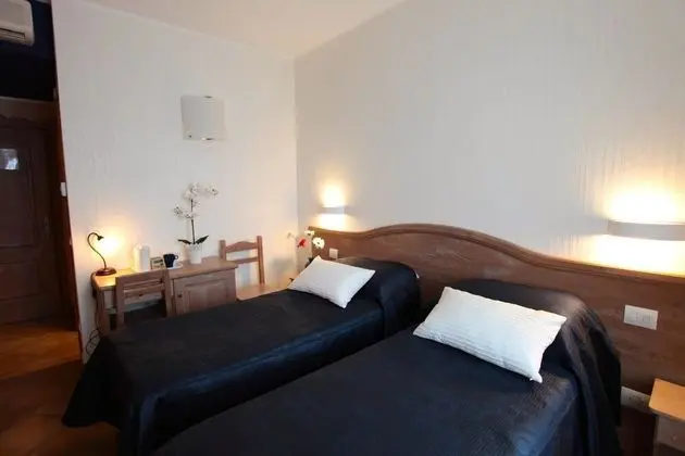 Tek Büyük veya İki Ayrı Yataklı Oda, Göl Manzaralı (Small n.2)