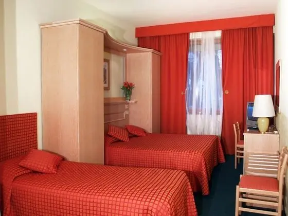 Basic Üç Kişilik Oda, Birden Çok Yatak