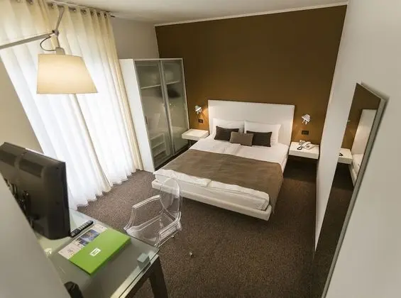 Tek Büyük Yataklı Oda, Göl Manzaralı