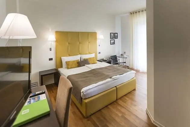 Tek Büyük Yataklı Oda, Göl Manzaralı