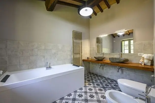 Luxury Oda