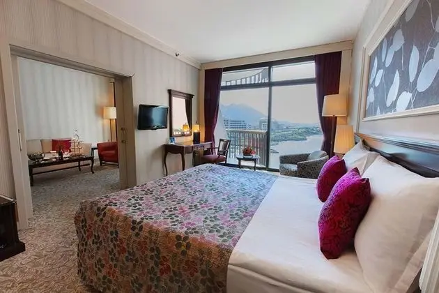 https://images.etstur.com/files/images/hotelImages/CYB/50073/l/Merit-Crystal-Cove-Hotel-Casino-Oda-316316.jpg