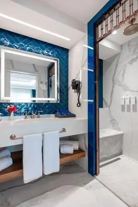 https://images.etstur.com/imgproxy/resize/2560x1440/files/images/hotelImages/etsrooms/150/Merit_Royal_Gardens_Hotel___Casino_20250730110924_5.jpg