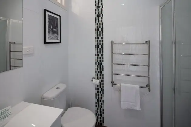 Standard Oda, 1 Büyük (Queen) Boy Yatak, Engellilere Uygun, Küçük Mutfak
