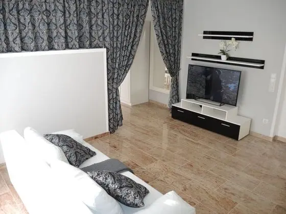 Apart Daire, 1 En Büyük (King) Boy Yatak ve Çekyat, Sigara İçilmez (Apartment 2)