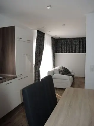 Apart Daire, 1 En Büyük (King) Boy Yatak ve Çekyat, Sigara İçilmez (Apartment 2)