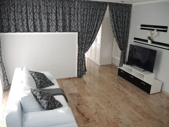 Apart Daire, 1 En Büyük (King) Boy Yatak ve Çekyat, Sigara İçilmez (Apartment 2)
