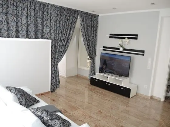 Apart Daire, 1 En Büyük (King) Boy Yatak ve Çekyat, Sigara İçilmez (Apartment 2)