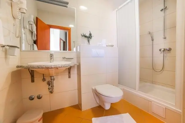 Comfort Tek Büyük veya İki Ayrı Yataklı Oda