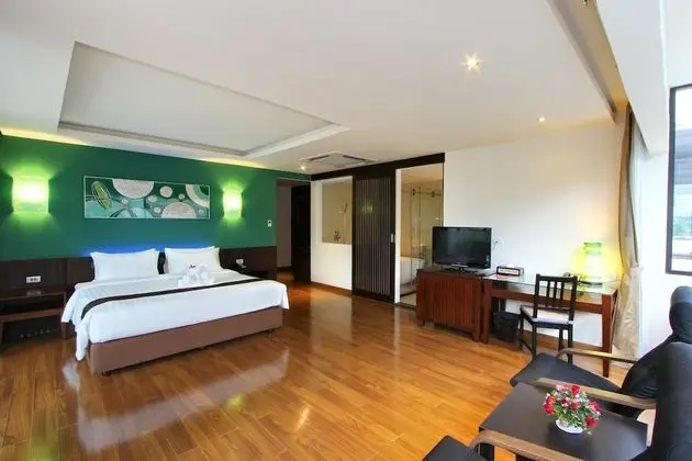 Corner Suite King with Balcony