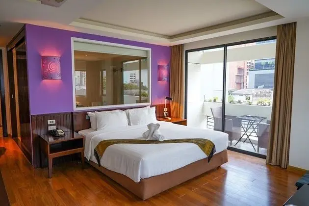 Corner Suite King with Balcony