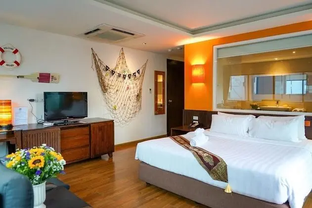 Corner Suite King with Balcony