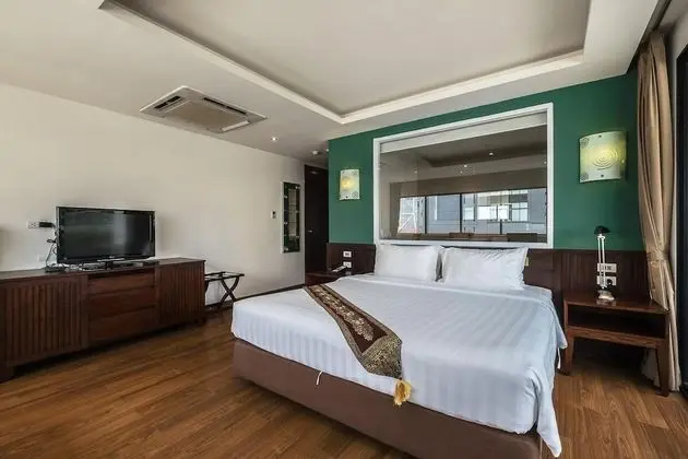 Corner Suite King with Balcony