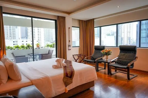 Corner Suite King with Balcony