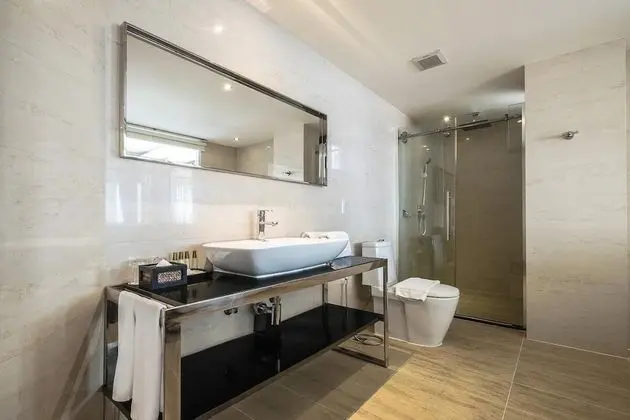 Corner Suite King with Balcony