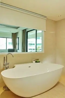 Corner Suite King with Balcony