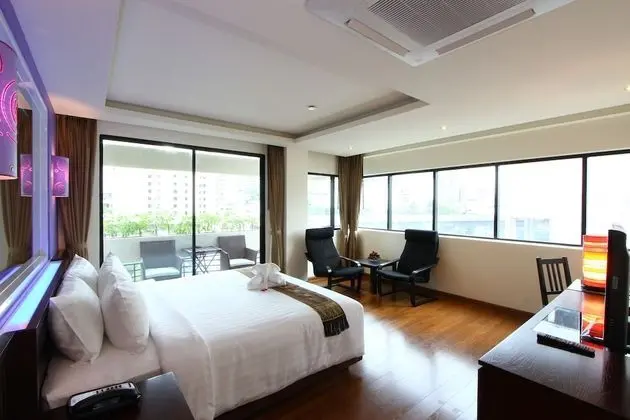 Corner Suite King with Balcony