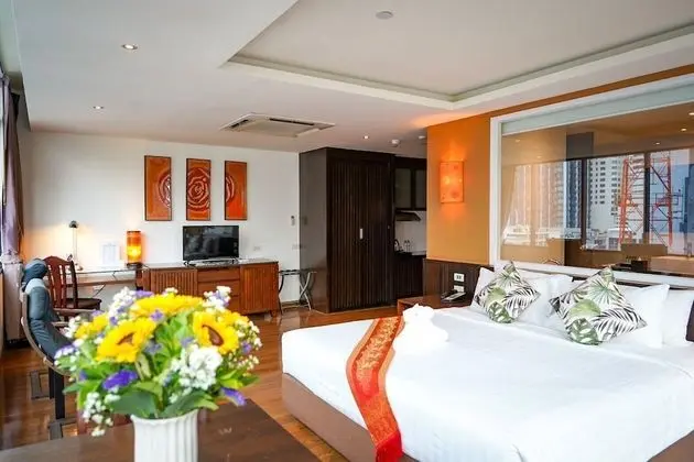 Junior One-Bedroom Suite with Balcony