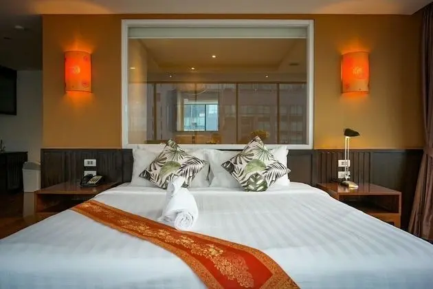Junior One-Bedroom Suite with Balcony