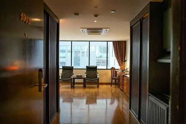 Junior One-Bedroom Suite with Balcony