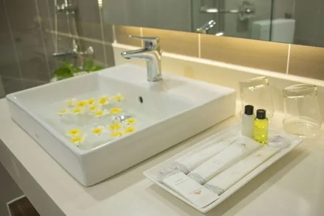 Deluxe Tek Büyük Yataklı Oda, 1 Yatak Odası, Sigara İçilmez, Deniz Manzaralı