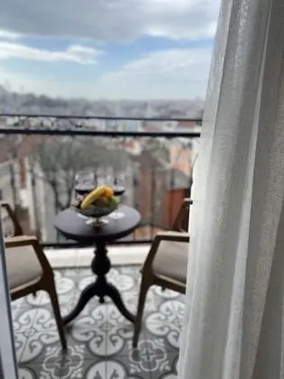 Balkonlu Deluxe Tek Büyük Yataklı Oda, 1 Yatak Odası