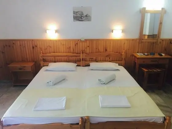 Tek Büyük veya İki Ayrı Yataklı Oda, Bahçe Manzaralı
