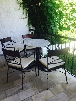 Tek Büyük veya İki Ayrı Yataklı Oda, Bahçe Manzaralı