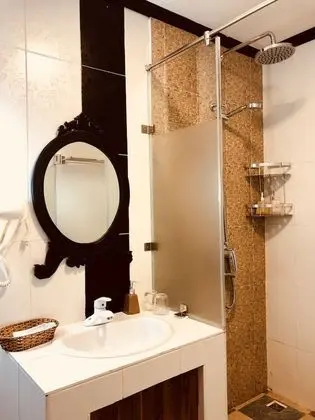 Deluxe Tek Büyük Yataklı Oda, 1 Çift Kişilik Yatak, Nehir Manzaralı