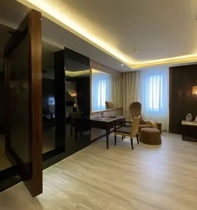 Deluxe Tek Büyük Yataklı Oda