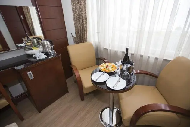 Suite, Deniz ve Şehir Manzaralı, Jakuzili