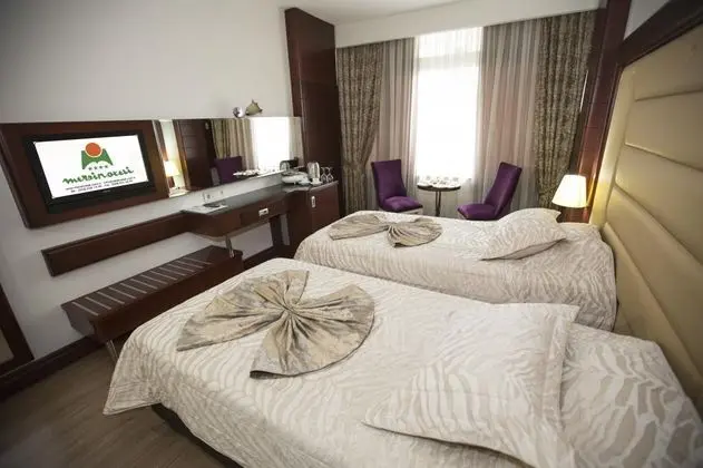 Triple, Deniz ve Şehir Manzaralı