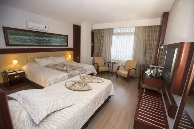Triple, Deniz ve Şehir Manzaralı