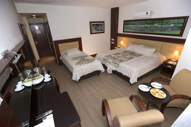 Triple, Deniz ve Şehir Manzaralı