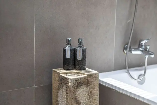 Standard Tek Büyük veya İki Ayrı Yataklı Oda, 1 Çift Kişilik Yatak, Havuz Manzaralı (Grand)