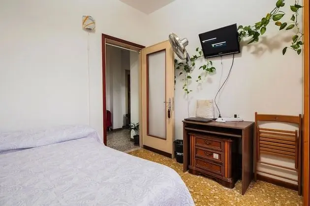 Tek Büyük Yataklı Oda, Ortak Banyo