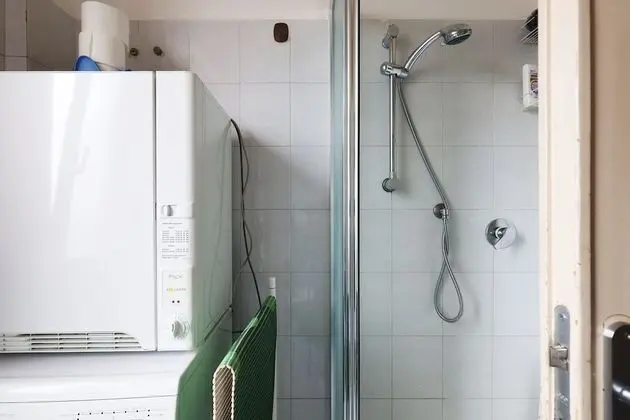 Tek Büyük Yataklı Oda, Ortak Banyo