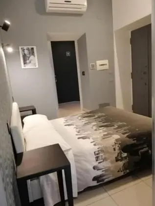 Basic Tek Büyük Yataklı Oda