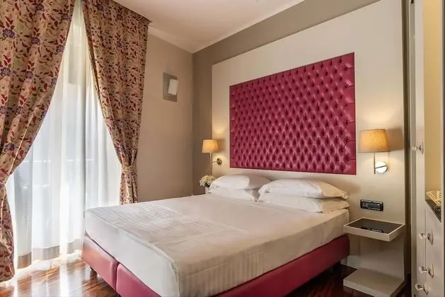 Büyük Yataklı Tek Kişilik Oda