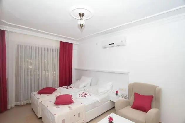 Standart Oda, Kara Manzaralı