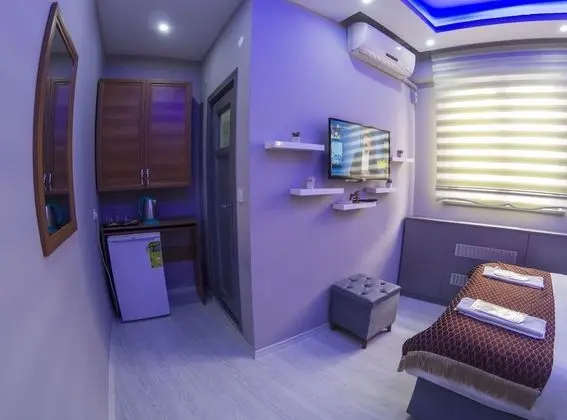 Economy Room