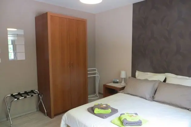 Comfort Tek Büyük Yataklı Oda, Ortak Banyo, Park Manzaralı (Les Tamaris)