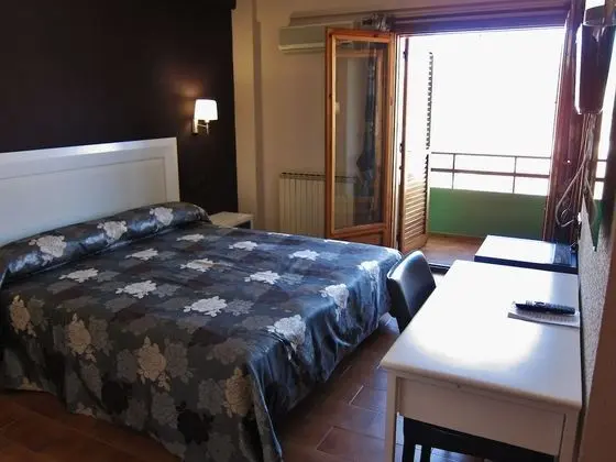 Standard Tek Büyük veya İki Ayrı Yataklı Oda, Balkon