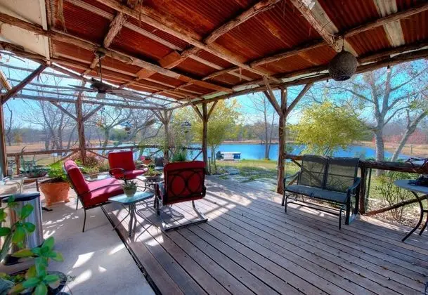 Ev (Mesquite Creek Farmhouse)