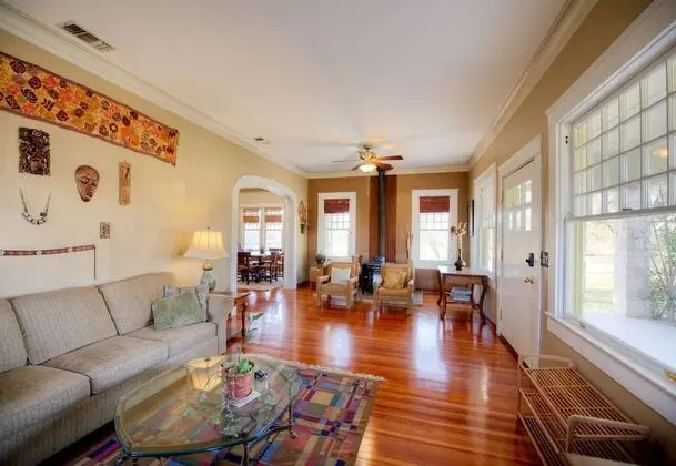 Ev (Mesquite Creek Farmhouse)