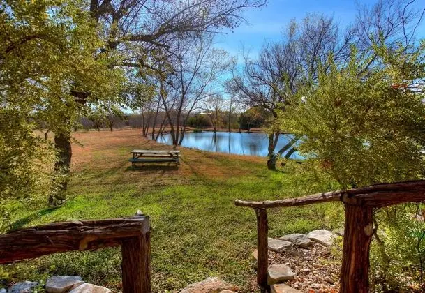 Ev (Mesquite Creek Farmhouse)