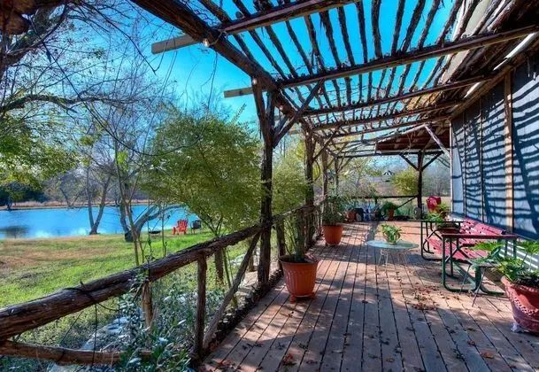 Ev (Mesquite Creek Farmhouse)