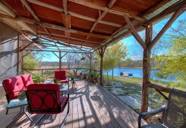 Ev (Mesquite Creek Farmhouse)