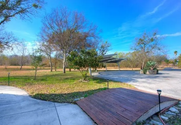 Ev (Mesquite Creek Farmhouse)