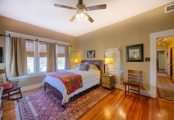 Ev (Mesquite Creek Farmhouse)